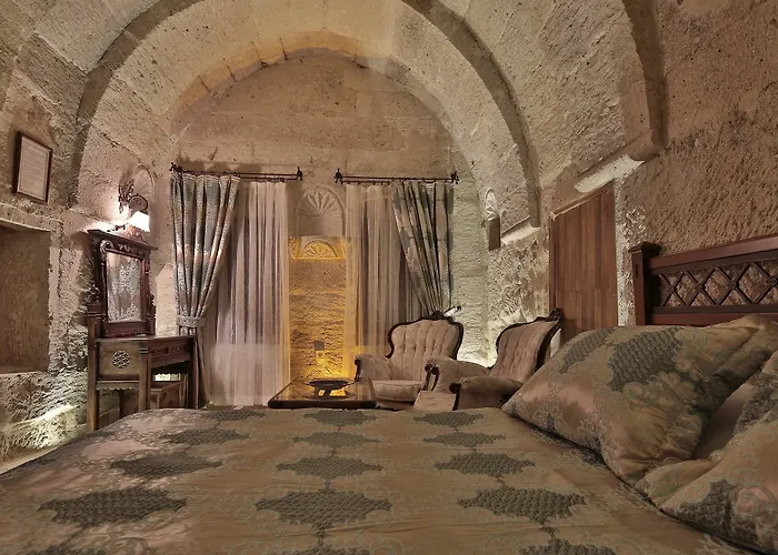 Shoestring Cave House
